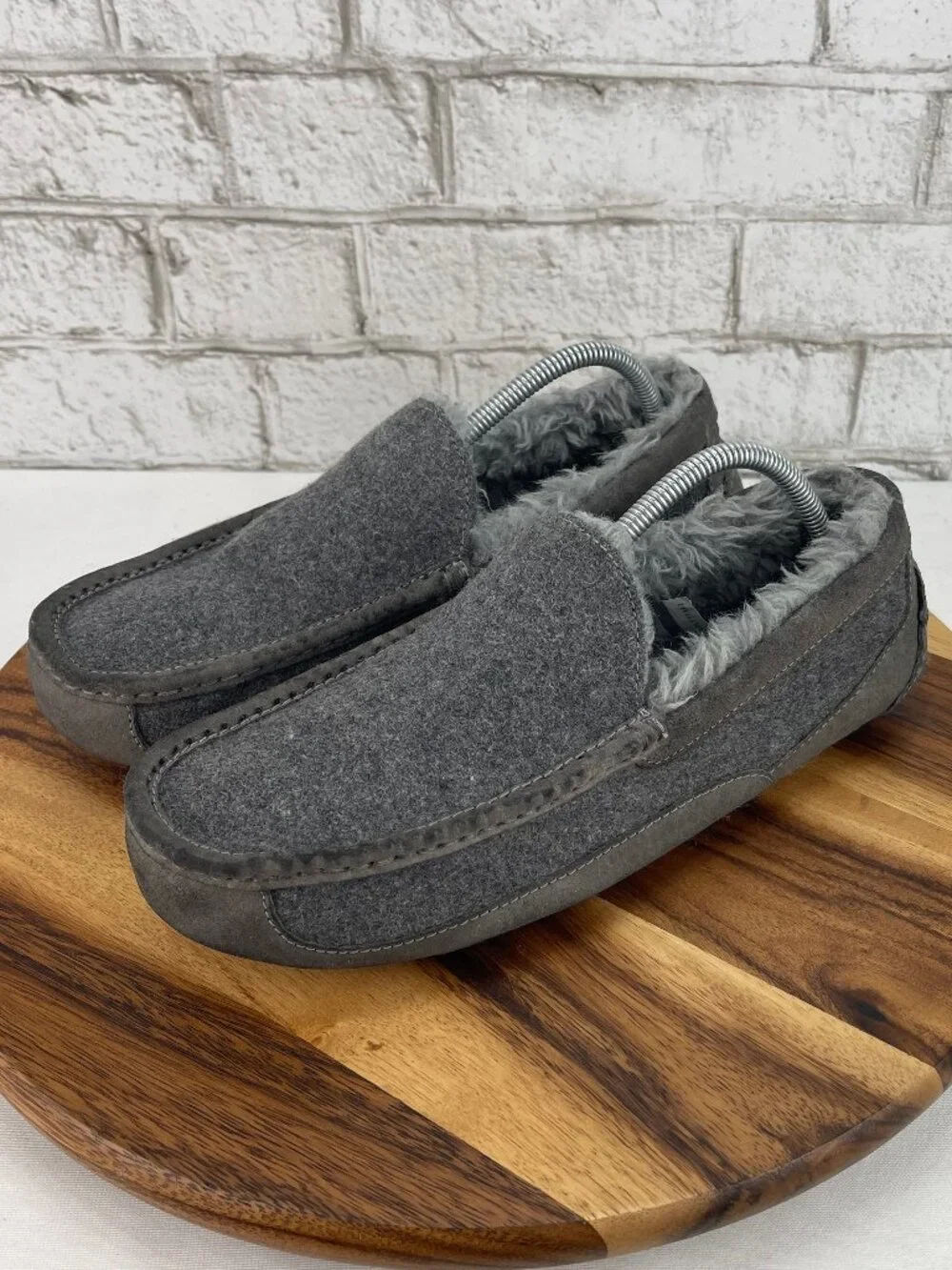 UGG Ascot 3233 Mens 10 Gray Wool Moccasin Slip On Loafer Slippers 1103890